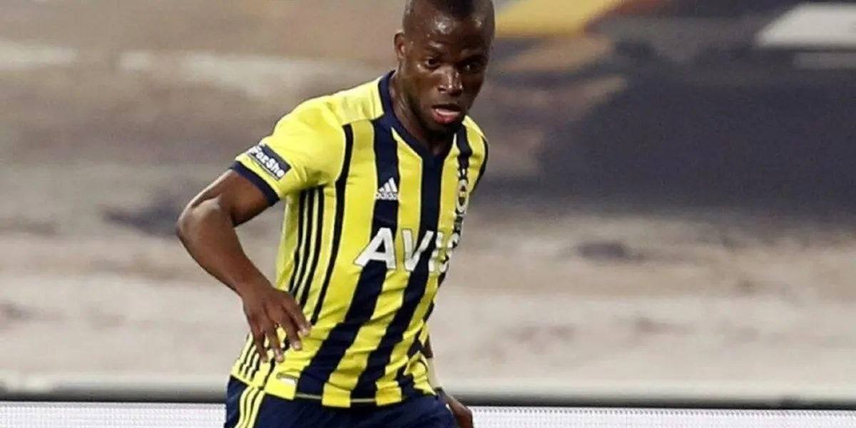 Enner Valencia sobre la hora le dio la victoria al Fenerbahce con una magistral actuación