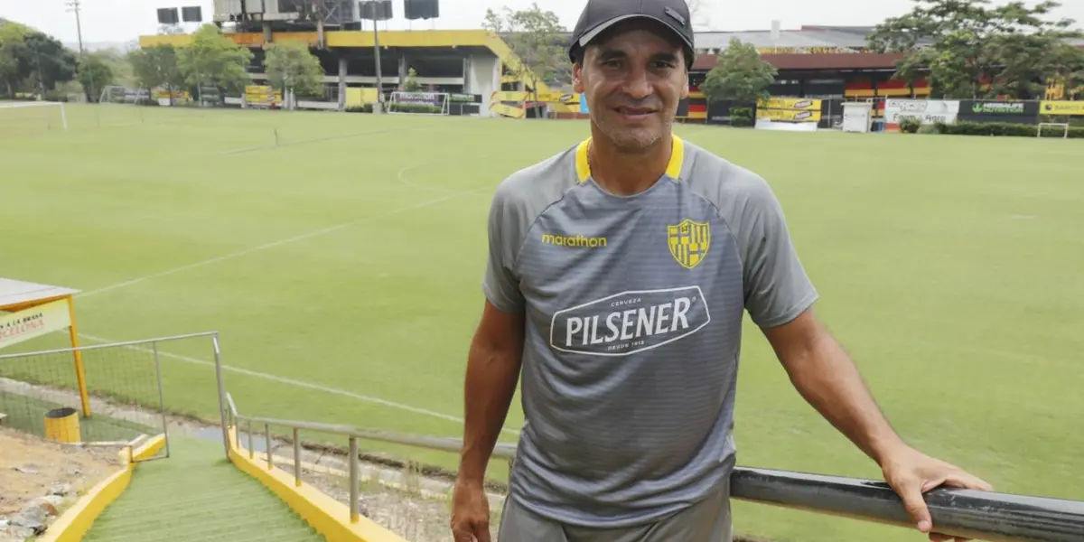 Fabián Bustos logró meter a Barcelona SC en octavos de final de Copa Libertadores, sin embargo un sector de hinchas critican la forma de jugar del entrenador