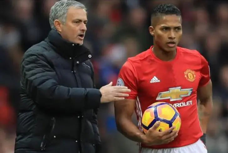 Antonio Valencia y José Mourinho / Foto: X