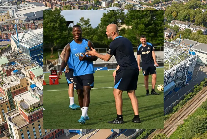 Enzo Maresca y Moisés Caicedo en el entrenamiento del Chelsea (Foto tomada de: Chelsea Fans)