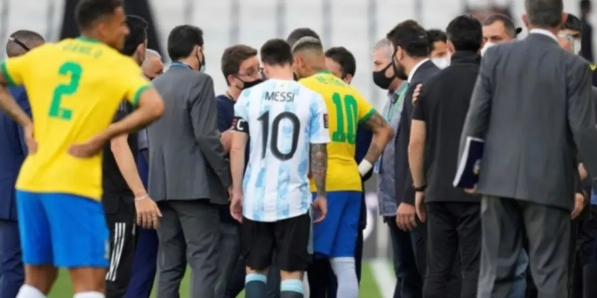 La Selección Brasileña se enfrentó a la Argentina y tuvo que suspenderse porque autoridades ingresaron al campo de juego. 4 jugadores habrían violado los protocolos sanitarios