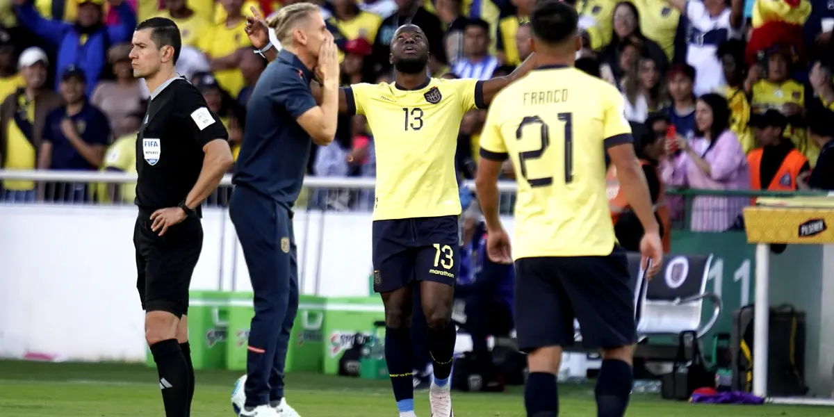 (VIDEO) No se vio en televisión, Enner Valencia se acercó a Beccacece tras el gol a Perú y esto hizo